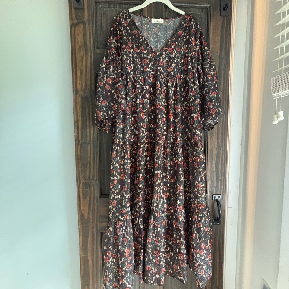Size Medium Natural Life Floral Patterned lined dress